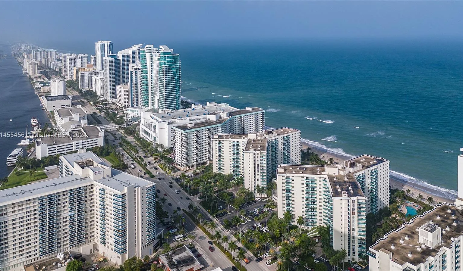 Tides On Hollywood Beach — Photo 1