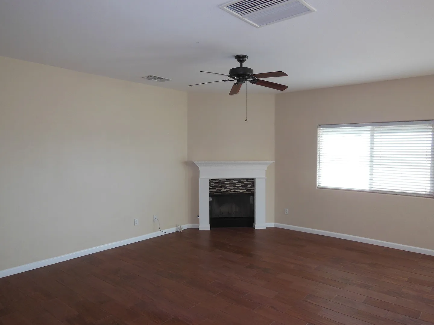 Swamp Cooler, Central AC and Tile Throughout! — Photo 2