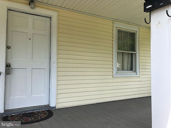 2nd image of 915 William St