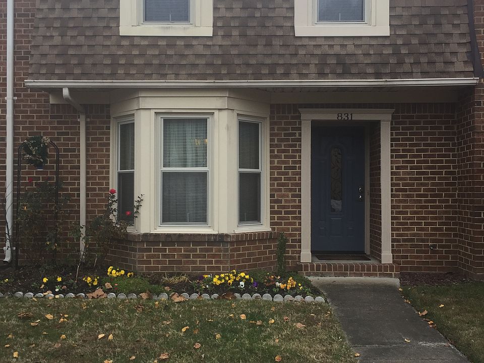 1st image of 831 Sommerville Cres
