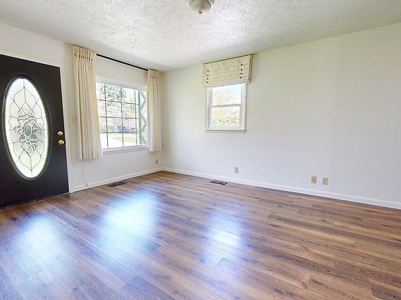 3rd image of 2802 N Eby Dr