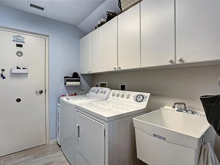 9030 Las Maderas Dr #101 — Photo 9