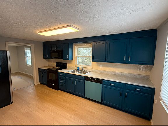 2nd image of 3005 Cox Ln