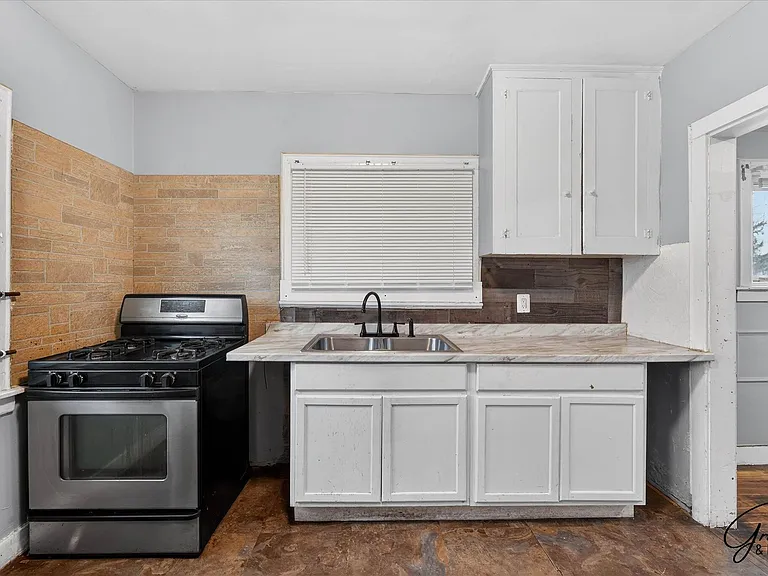 12875 Steel St — Photo 11