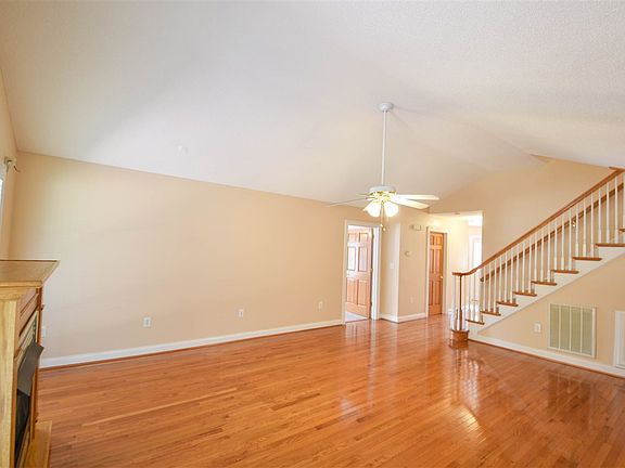 4th image of 290 Laurelwood Dr
