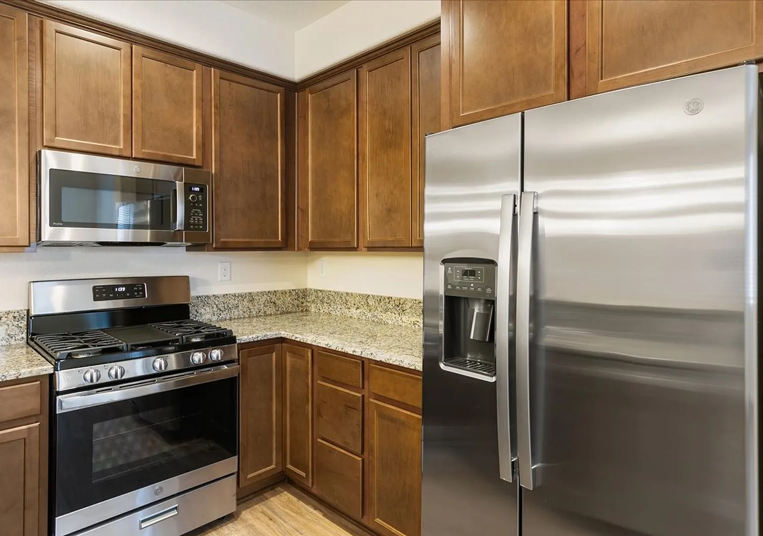 The Sierra - 2 Bedroom, 2.5 Bath with Tech Center and 2 Car Garage. — Photo 2