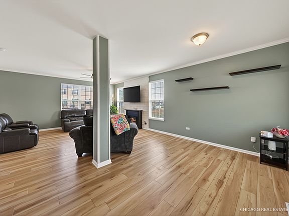 4th image of 295 Monarch Ln