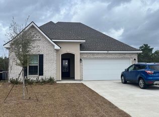 207 Bon Ami Dr, Freeport, FL 32439