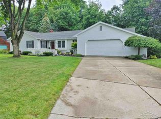 3574 W Winfield Dr, Saginaw, MI
