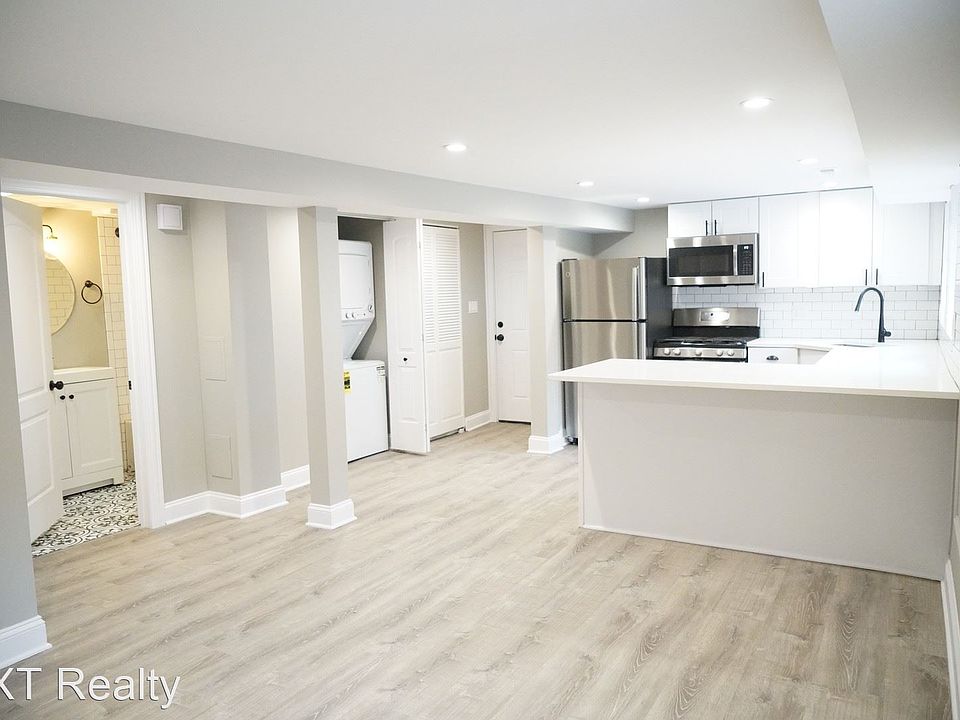 1st image of 2544 N Avers Ave #8407091