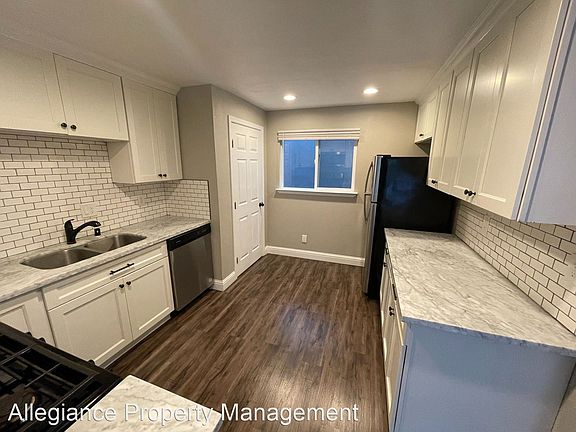 4th image of 902 21st St Unit 1