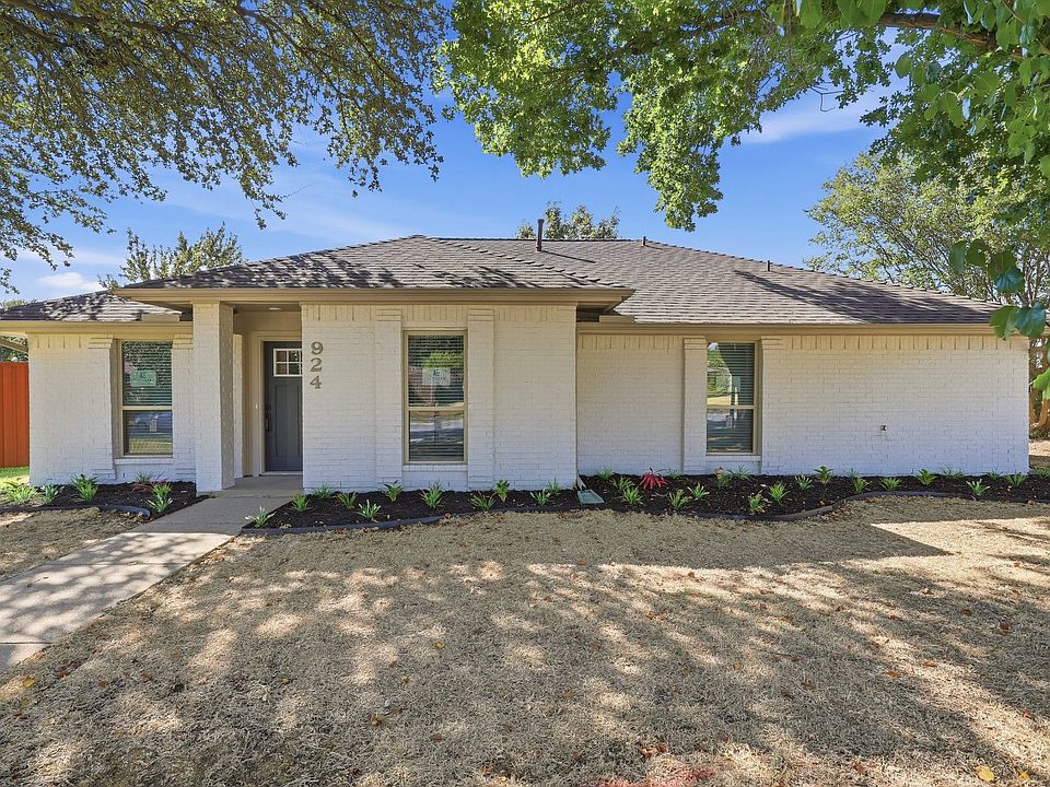1st image of 924 Edgefield Trl