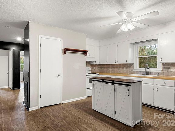 4th image of 604 Coldstream Cir