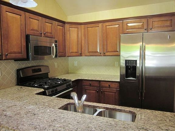 4th image of 101 Abbey Cir