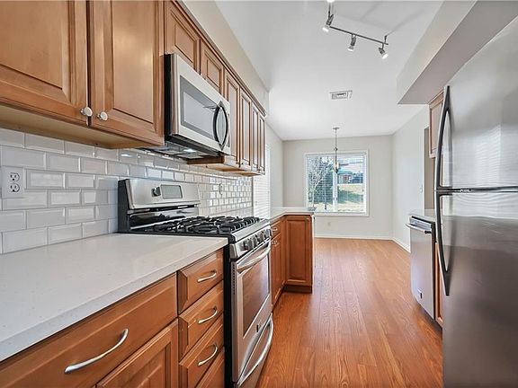 5th image of 100 Chateau Ln APT 36