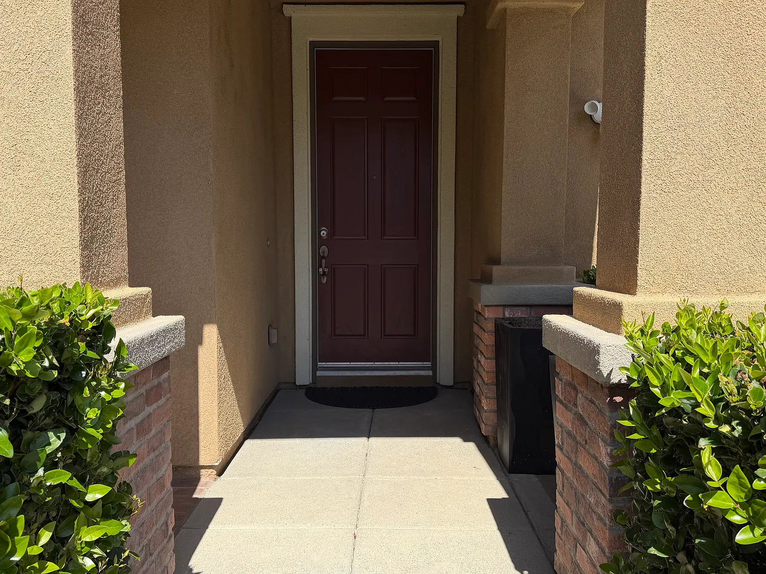 3 bed, 2.5 bath, 1901 sqft, $3,200 — Photo 2