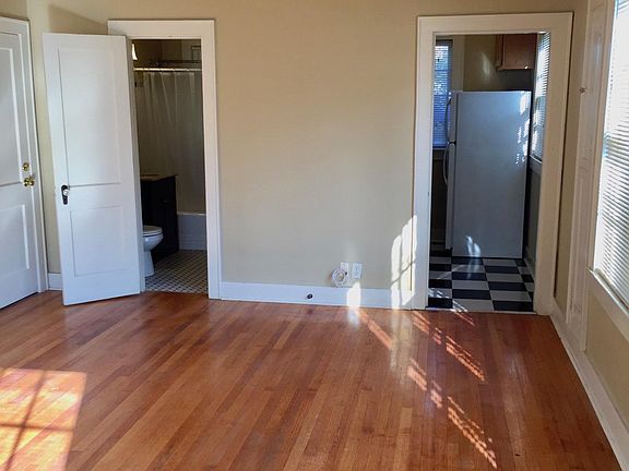 2nd image of 607 E 6th St APT D