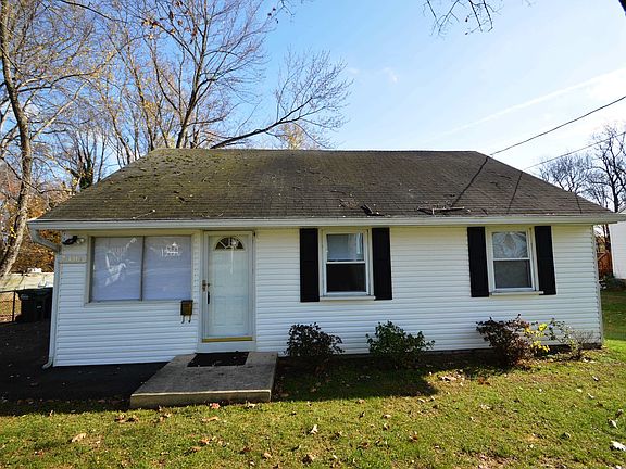 2nd image of 2101 Pimmit Dr