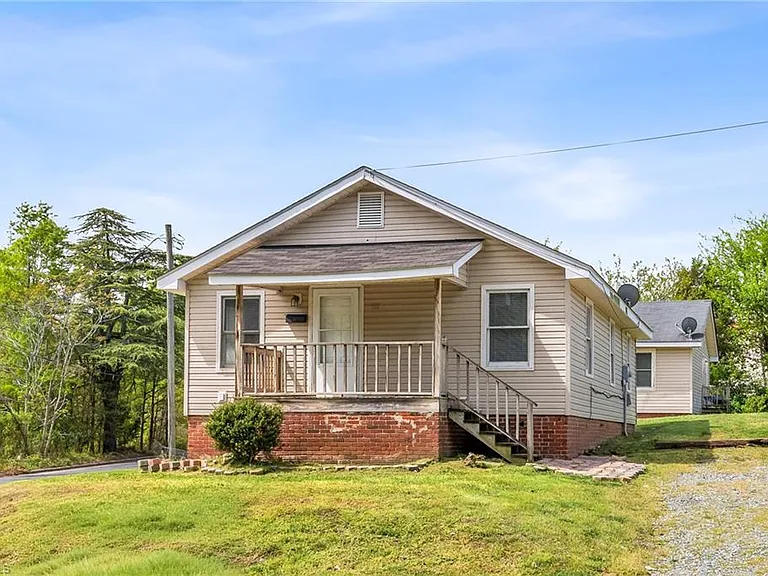 112 S Raleigh St — Photo 2