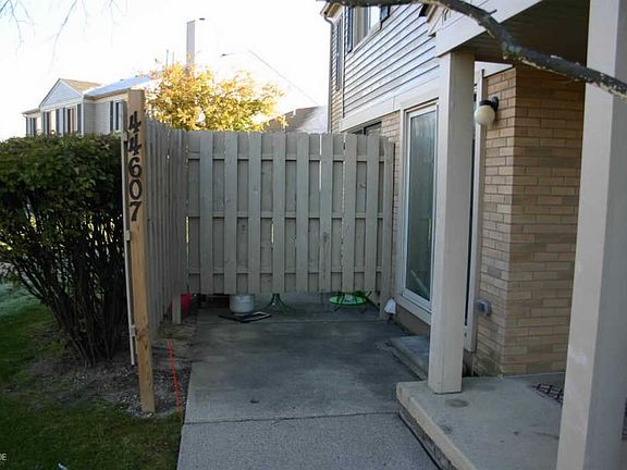 2nd image of 44607 Connecticut Ct
