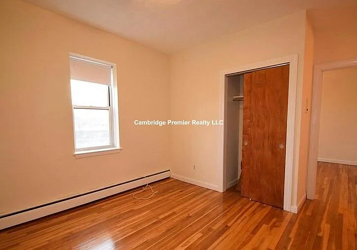 164 N Beacon St — Photo 3
