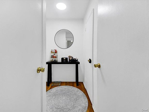 4th image of 370 Westchester Avenue #3M