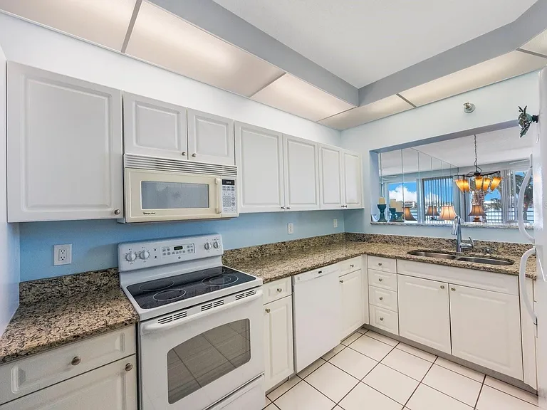 8020 Sailboat Key Blvd S #105 — Photo 7