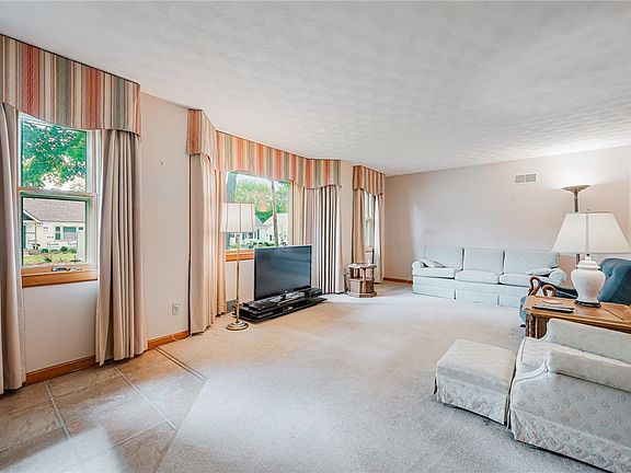 5th image of 338 Armand Dr