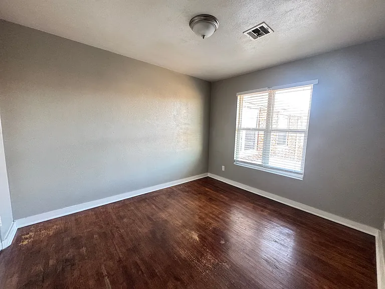 2030 NW 25th St #6 — Photo 17
