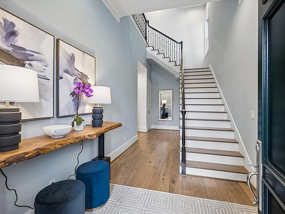 4th image of 3020 Lake St