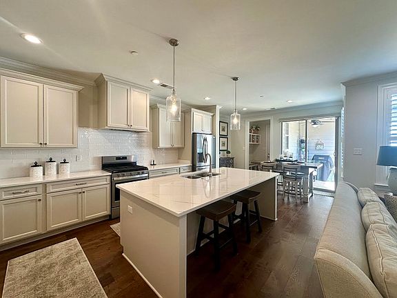 3rd image of 538 Ashburn Dr