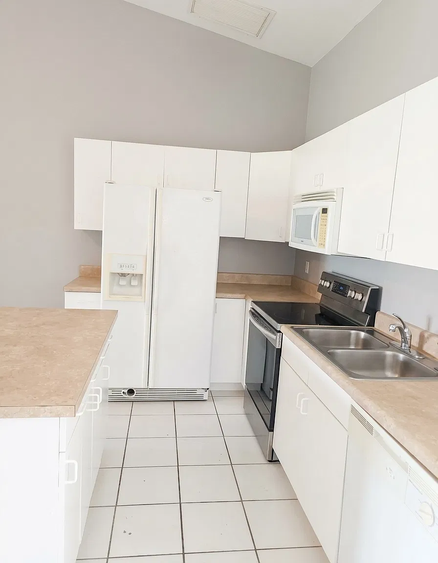 1402 SE 8th Ave — Photo 3