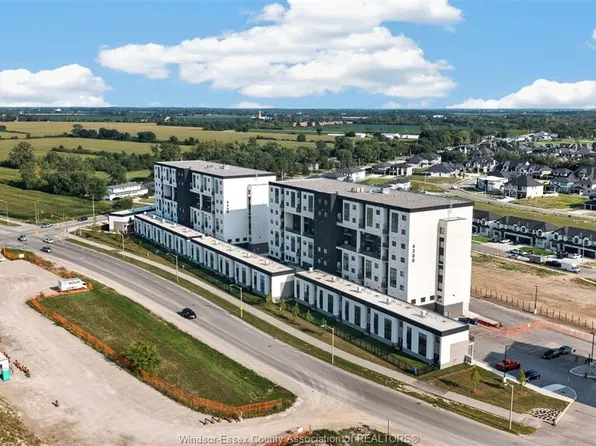4400 Laurier Pkwy #206, Lasalle, ON N9J 0B4