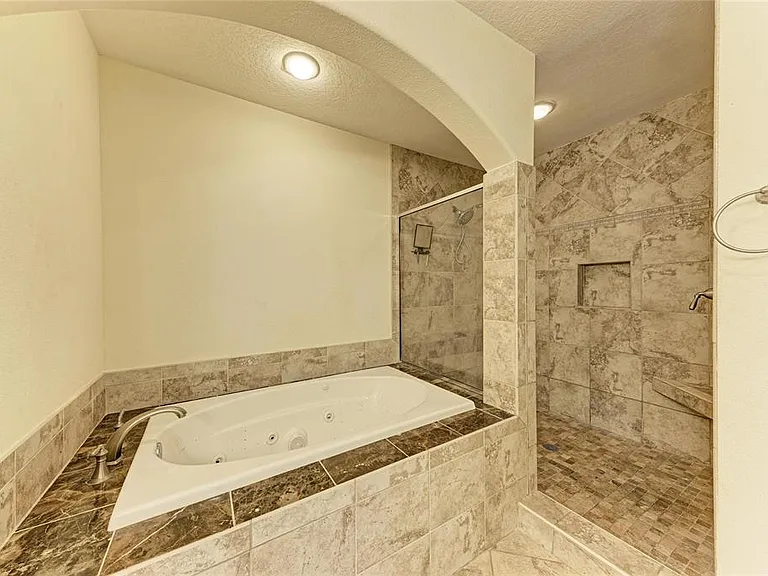 5200 Manorwood Dr #2D — Photo 35