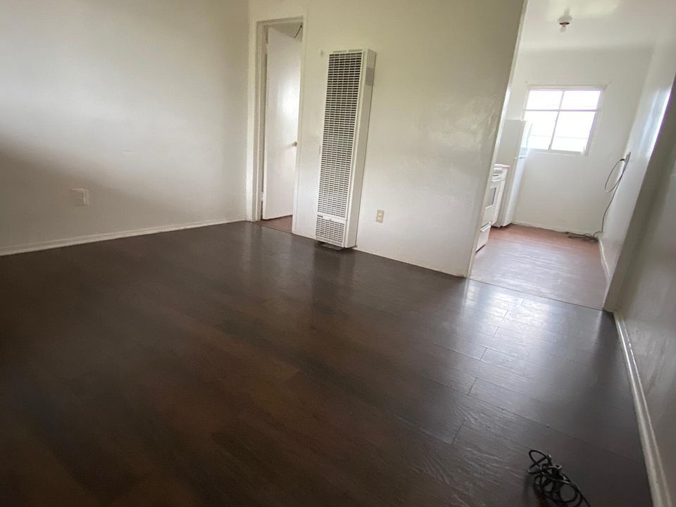 2nd image of 3073 Imperial Ave #2