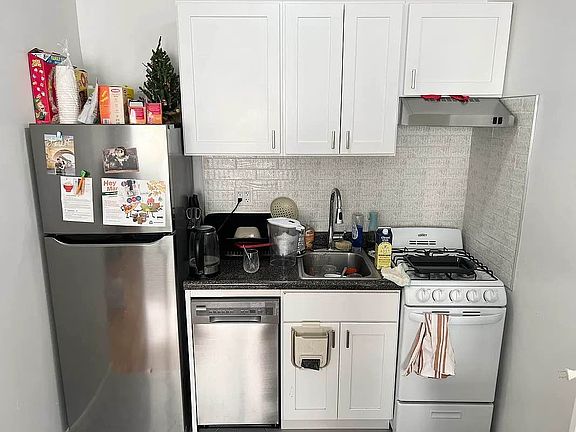 4th image of 10 W 76th St APT 5A
