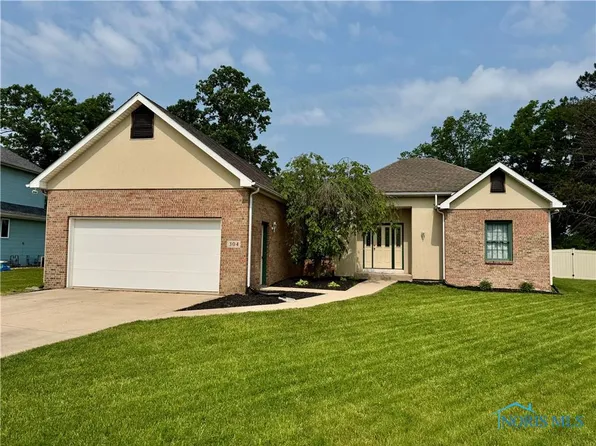 304 Sports Ct, Defiance, OH 43512
