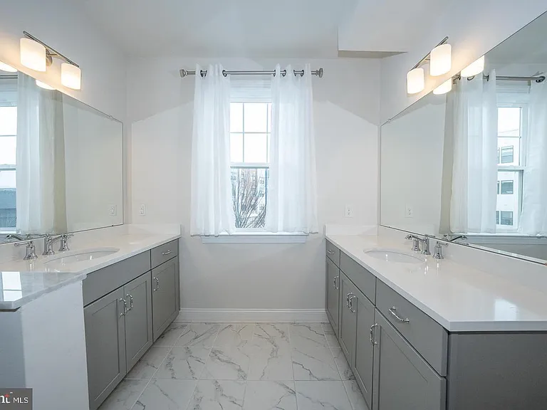 220 Charles Ellis Dr — Photo 27