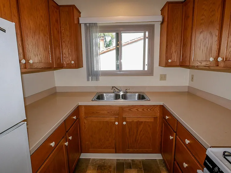 4345 Rialto St — Photo 12