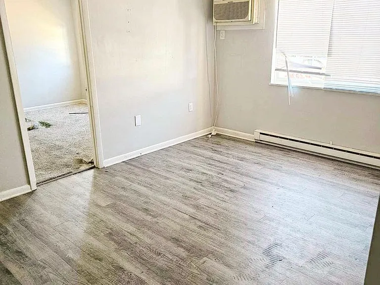 Erica Court Apartments — Photo 10
