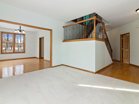 2nd image of 395 Oakwood Ln