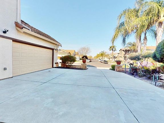 3rd image of 2304 Silver Oak Ct