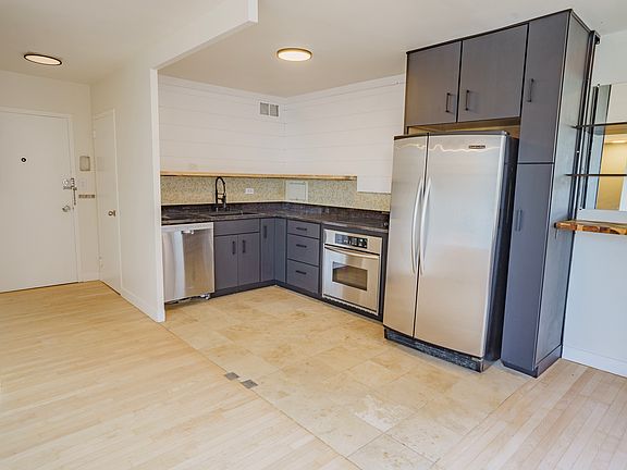 5th image of 360 W Wellington Ave APT 14D