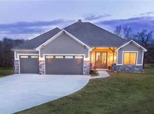 22559 W 220th St, Spring Hill, KS 66083