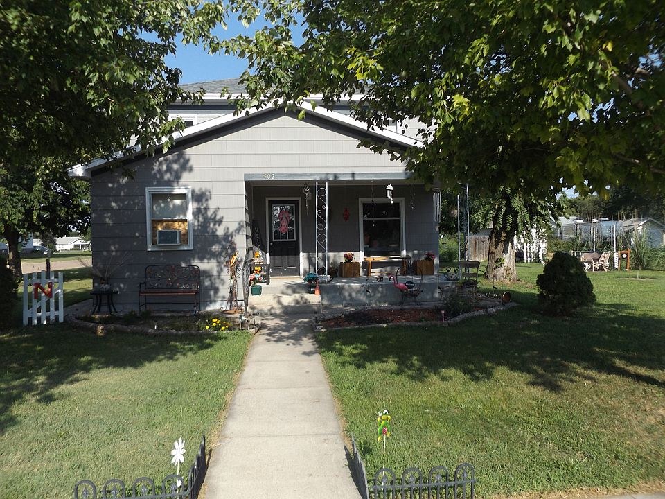 1st image of 402 15th Ave