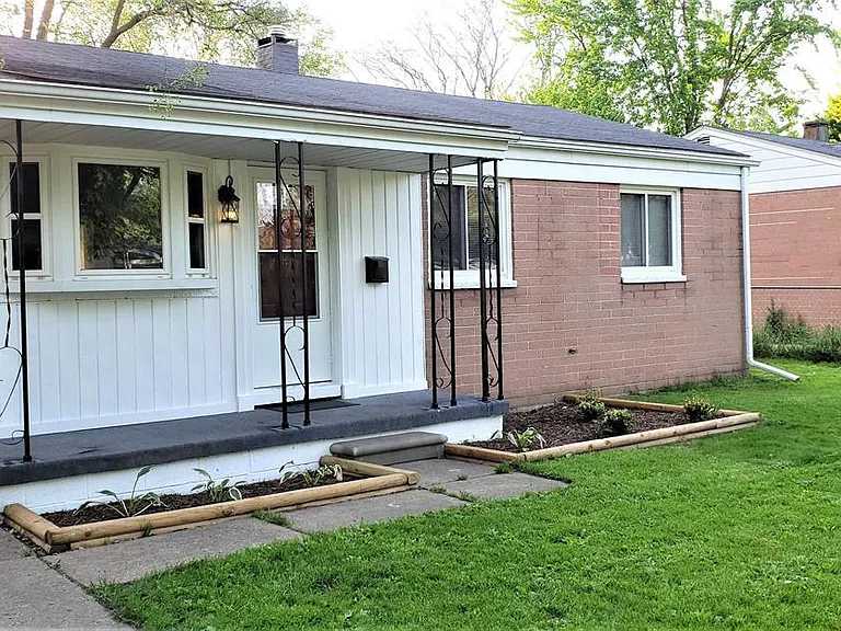 640 Calder St — Photo 2