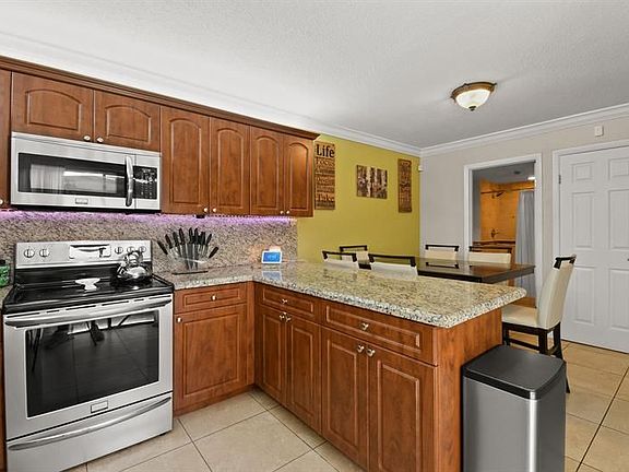 5th image of 614 S 6th Ln