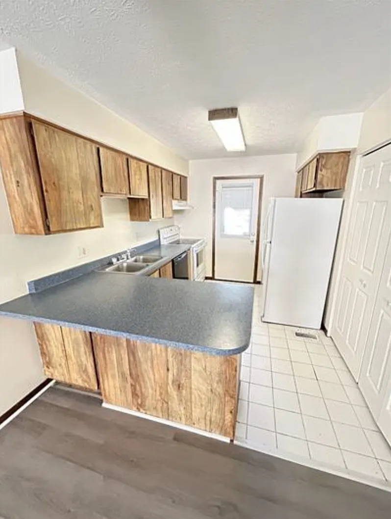 5041 Belle Isle Drive - 5043 — Photo 3