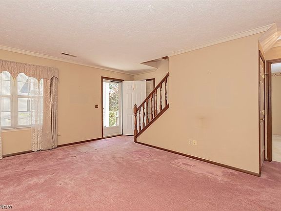 5th image of 456 Scarborough Ln #456-U