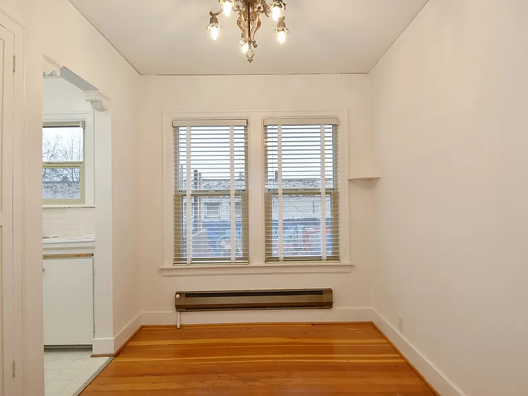 Ellinwood Apartments — Photo 8